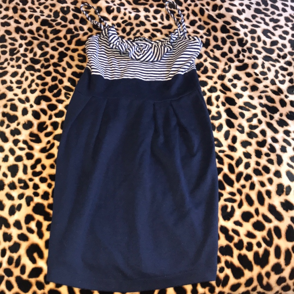 Super cute dress! Size M